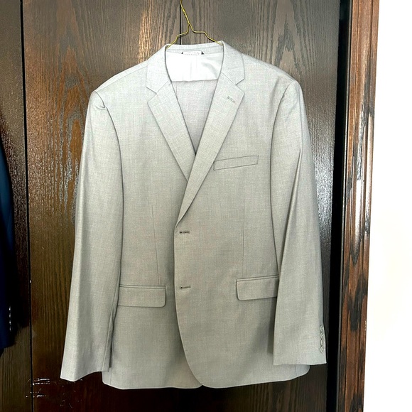 I have two slim suits one gray and one navy blue come’s with a vest,36x32pants